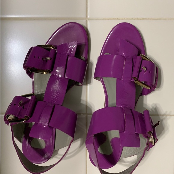 Chloe Purple Patent Leather gold buckle sandals. - Picture 2 of 4